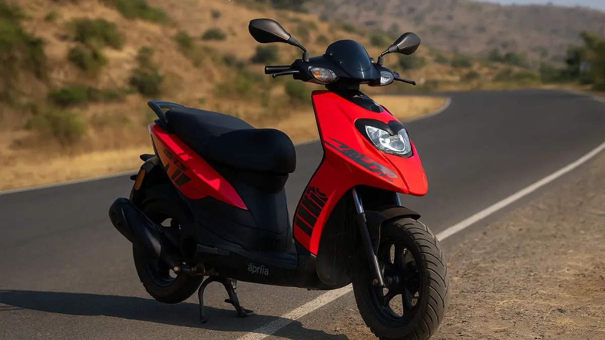 Aprilia Storm 125 sporty design with bold graphics