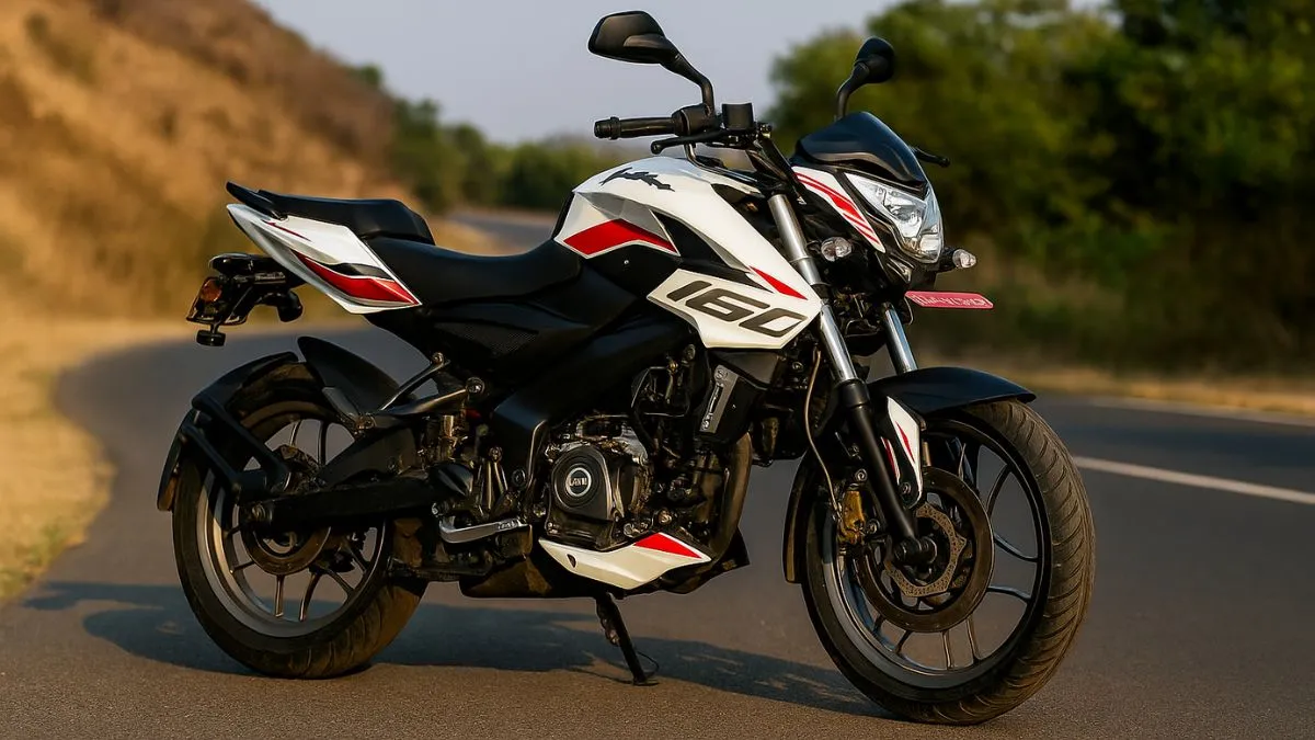 Bajaj Pulsar NS160 muscular design side view