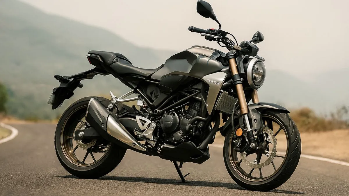 Honda CB300R 2025 LED headlamp and sculpted tank