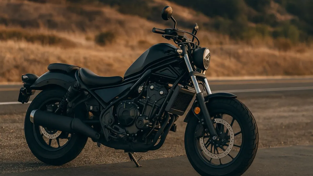 Honda Rebel 500 bobber-inspired look with low seat height
