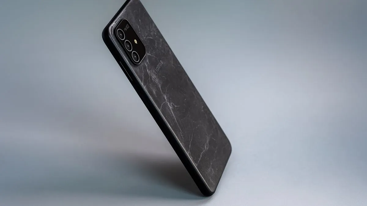 Samsung Galaxy A22 front and back design with Super AMOLED display