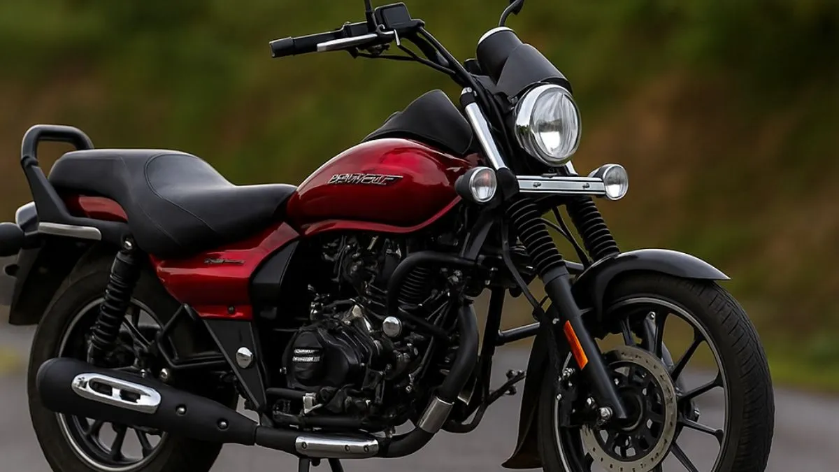 Bajaj Avenger 400 front view showing headlamp and fuel tank