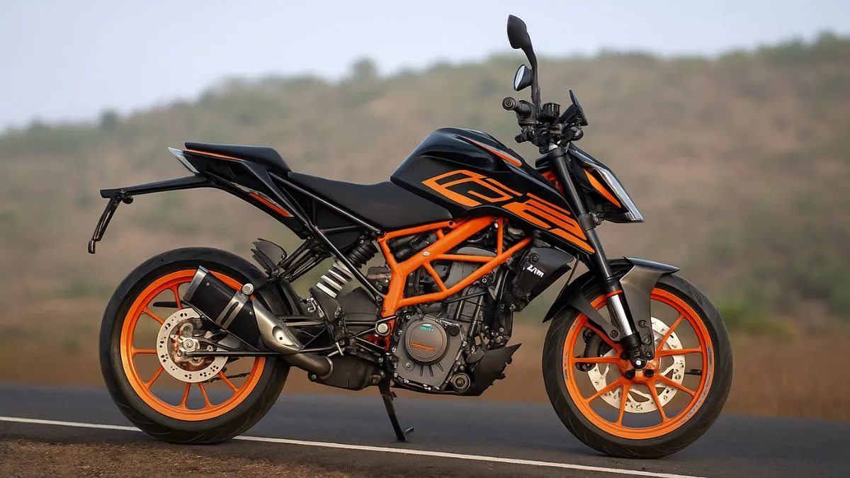 KTM Duke 125 front LED headlamp design