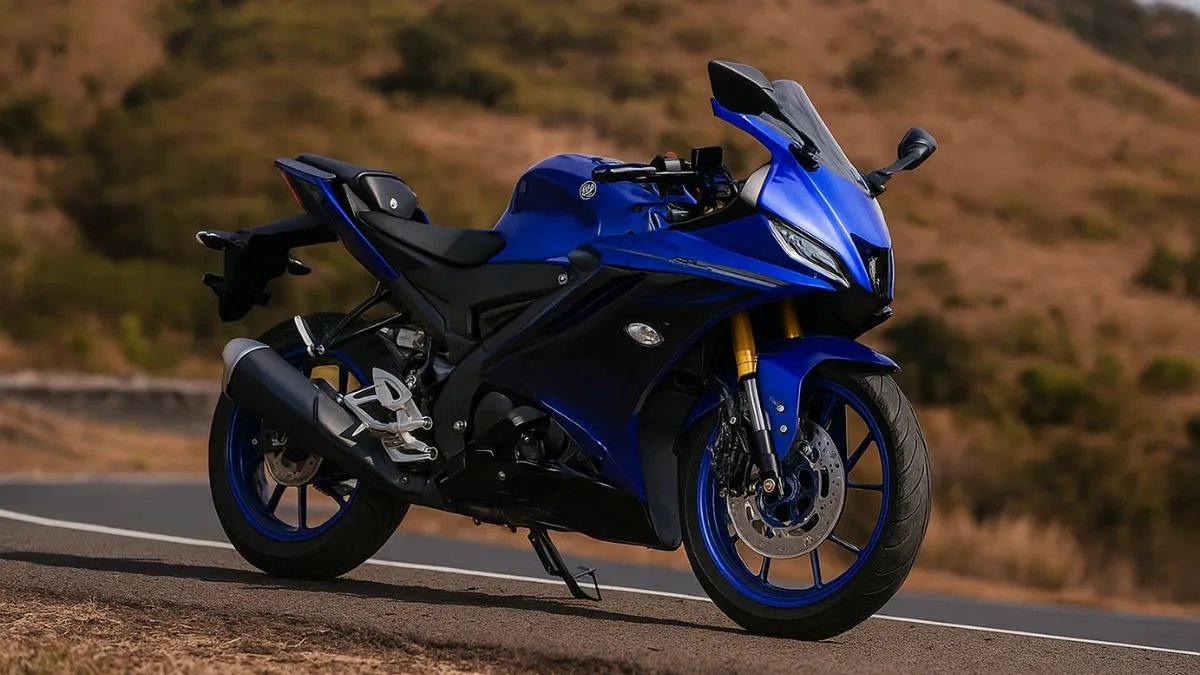 Yamaha R15M 2025 front view with racing decals