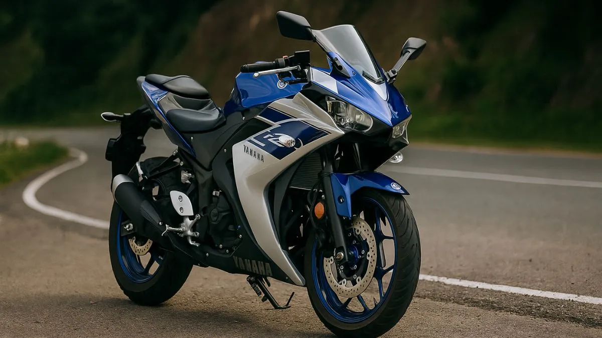 Yamaha YZF-R3 2025 front view with aerodynamic fairing